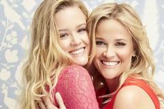 Η Reese Witherspoon ποζάρει με την κόρη της