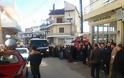 ΤΩΡΑ: Διαμαρτυρία για να μην κλείσει η τράπεζα Πειραιώς στην ΚΑΤΟΥΝΑ (ΦΩΤΟ) - Φωτογραφία 11