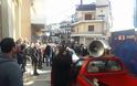 ΤΩΡΑ: Διαμαρτυρία για να μην κλείσει η τράπεζα Πειραιώς στην ΚΑΤΟΥΝΑ (ΦΩΤΟ) - Φωτογραφία 15