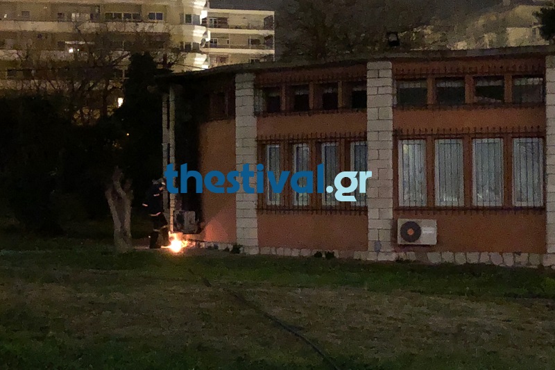 Θεσσαλονίκη: Εμπρηστική επίθεση με γκαζάκια σε κτίριο του Υπουργείου Εθνικής Άμυνας (ΦΩΤΟ & VIDEO) - Φωτογραφία 4