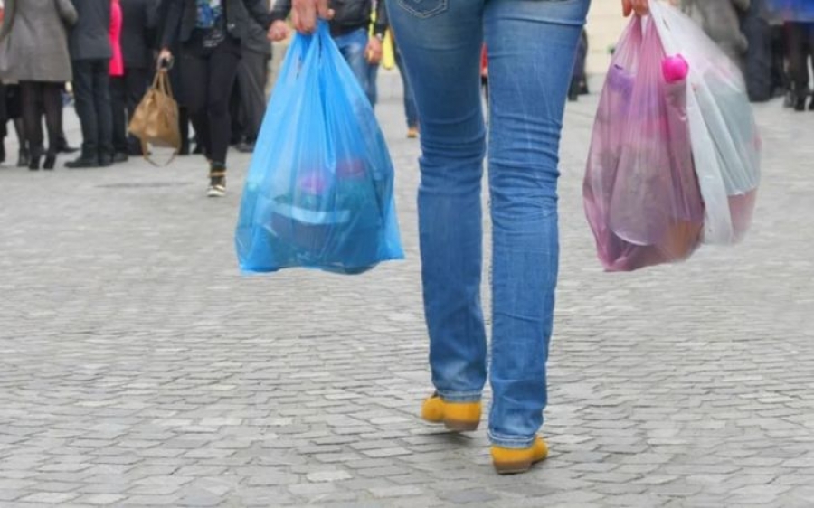 ΥΠΕΝ: Οκταπλάσια της ΕΕ η χρήση της πλαστικής σακούλας στην Ελλάδα - Φωτογραφία 1