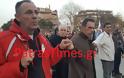 Φωτογραφίες: Διαδηλωτές αλυσοδέθηκαν για να «υποδεχτούν» τον Τσίπρα στην Πάτρα - Φωτογραφία 1