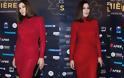 H sexy εμφάνιση της Monica Bellucci με κατακόκκινο φόρεμα στο Παρίσι που συζητήθηκε
