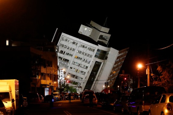 Δεν σταματά να τρέμει η Ταϊβάν! Νέος σεισμός 5,7 Ρίχτερ - Αποκαλύπτονται τα πτώματα κάτω από τα συντρίμμια - 7 νεκροί και 64 αγνοούμενοι [photos+video] - Φωτογραφία 6