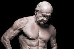 ΑΠΙΣΤΕΥΤΟ: Και όμως αυτός ο άνδρας είναι 72 ετών!!!