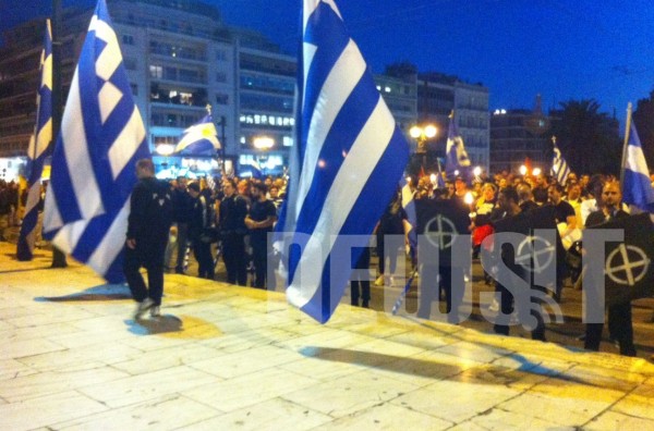 Πορεία της Χρυσής Αυγή στο Κέντρο της Αθήνας..[Φώτο-Βίντεο] - Φωτογραφία 2