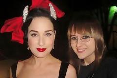 16χρονη έχει βγάλει περισσότερες από 5.000 φωτογραφίες με celebrities! (Photos)