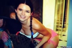 Στα χνάρια της Kim και η μικρή Kardashian (Photos)