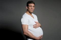 Ο παλαιστής που έμεινε «έγκυος» για τη γυναίκα του