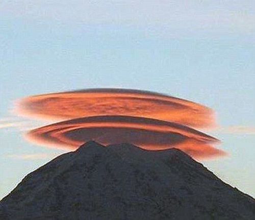 ΑΠΙΣΤΕΥΤΕΣ ΦΩΤΟ: Σύννεφα που μοιάζουν με... UFO! - Φωτογραφία 4