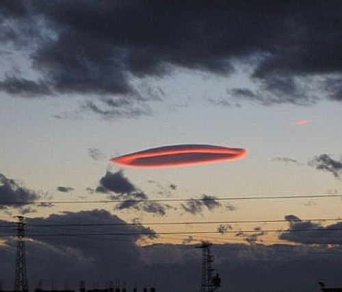 ΑΠΙΣΤΕΥΤΕΣ ΦΩΤΟ: Σύννεφα που μοιάζουν με... UFO! - Φωτογραφία 8