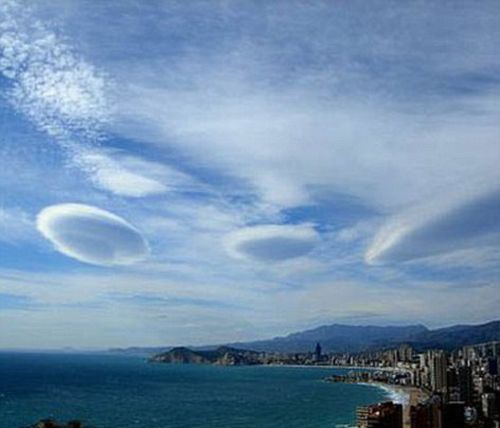 ΑΠΙΣΤΕΥΤΕΣ ΦΩΤΟ: Σύννεφα που μοιάζουν με... UFO! - Φωτογραφία 9