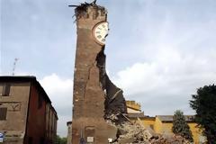 Ερείπια, θρήνος και 8.000 άστεγοι στην Ιταλία