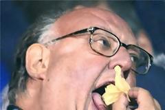 Επίθεση Πάγκαλου σε «μαλλιαρούς Μαυρογιαλούρους» που έβγαλαν τις γραβάτες