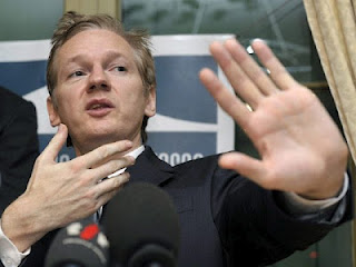 Οι Βρετανοί στέλνουν τον Mr. Wikileaks στο εδώλιο του κατηγορουμένου στη Σουηδία - Φωτογραφία 1