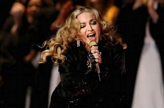 Είδατε τελικά που όλα γίνονται; Ακόμα και η βασίλισσα της ποπ Madonna υπέκυψε και τραγούδησε Lady Gaga! - Φωτογραφία 1