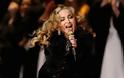 Είδατε τελικά που όλα γίνονται; Ακόμα και η βασίλισσα της ποπ Madonna υπέκυψε και τραγούδησε Lady Gaga!