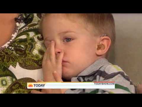 VIDEO: Δείτε το παιδάκι που οι μύες του γίνονται κόκαλα - Φωτογραφία 1