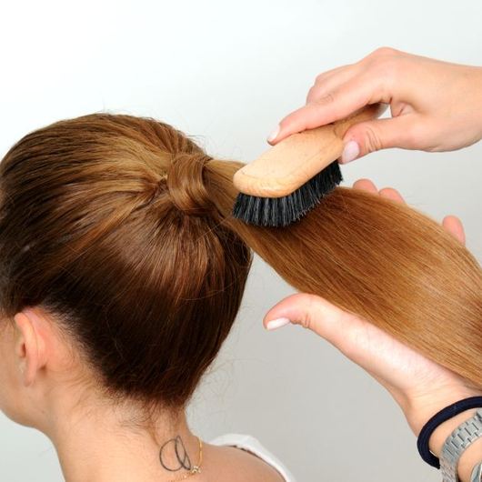 Πώς να κάνεις ένα διαφορετικό ponytail-κοτσίδα με τσιμπιδάκια! - Φωτογραφία 10