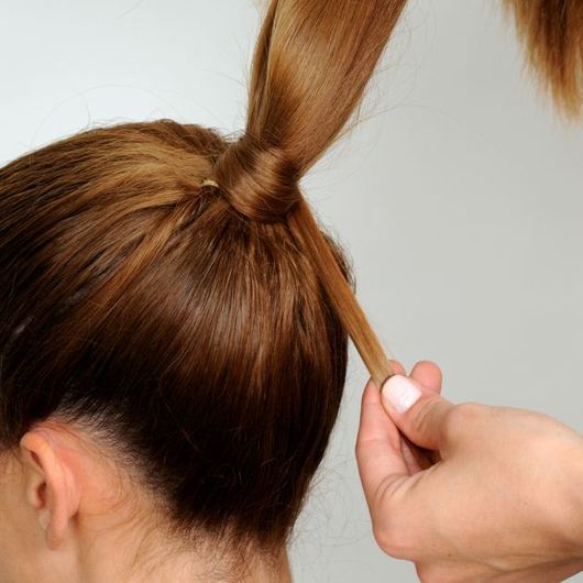 Πώς να κάνεις ένα διαφορετικό ponytail-κοτσίδα με τσιμπιδάκια! - Φωτογραφία 7