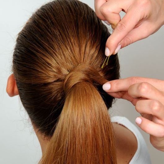 Πώς να κάνεις ένα διαφορετικό ponytail-κοτσίδα με τσιμπιδάκια! - Φωτογραφία 8