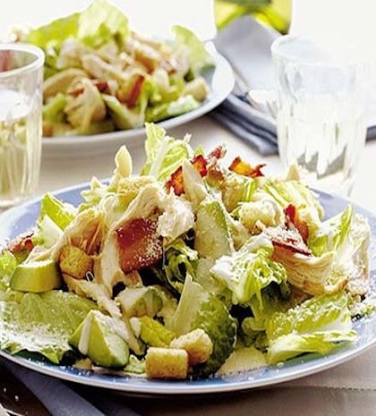 Caesar Salad με ψητό κοτόπουλου και μπέικον - Φωτογραφία 1