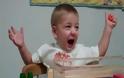 ΣΥΓΚΙΝΗΤΙΚΟ VIDEO: Δίχρονο αγοράκι ακούει για πρώτη φορά τη φωνή της μαμάς του!