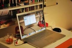 ΔΕΙΤΕ: Όταν η οθόνη του υπολογιστή γίνεται διάφανη!