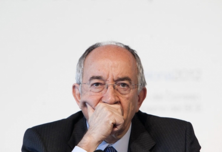 Ο διοικητής της Κεντρικής Τράπεζας της Ισπανίας αποχωρεί ταπεινωμένος - Φωτογραφία 1