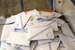 Όλες οι τελευταίες δημοσκοπήσεις – Ντέρμπι για την πρωτιά [πίνακες]