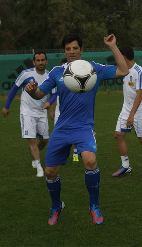 Ο Ρουβάς αντιμέτωπος με την μπάλα της Εθνικής! - Φωτογραφία 4
