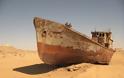 Ένα παράξενο νεκροταφείο πλοίων στην έρημο - Φωτογραφία 3