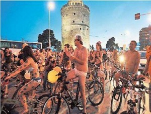 Θεσσαλονίκη: Γυμνές… ορθοπεταλιές! - Φωτογραφία 1
