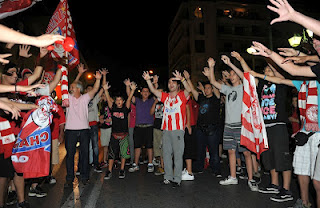 Ο ΠΕΙΡΑΙΑΣ ΓΙΟΡΤΑΖΕΙ ΓΙΑ ΤΟΝ ΘΡΥΛΟ ΤΟΥ! (PHOTOS) - Φωτογραφία 4