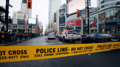 Τορόντο: Ένοπλος σκόρπισε το θάνατο σε εμπορικό κέντρο - Φωτογραφία 1