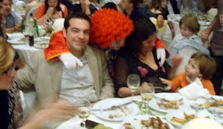 Σε γαμήλιο τραπέζι ο Τσίπρας - Φωτογραφία 1
