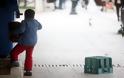 Ζάκυνθος: Έστειλαν το 3χρονο παιδί τους να ζητιανεύει