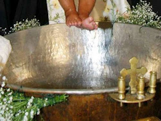 Αμέρικαν μπαρ έγινε η εκκλησία εν ώρα βάπτισης - Φωτογραφία 1