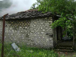 Σε μικρό χωριό θα μετατρέψουν παλιά μισογκρεμισμένα σπίτια σε ξενώνες! - Φωτογραφία 1