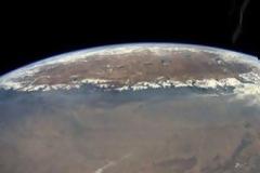 ΕΝΤΥΠΩΣΙΑΚΗ ΦΩΤΟγραφία: H στέγη της Γης