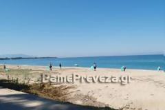 Πρέβεζα: Καθάρισαν την ακτή στο Μονολίθι