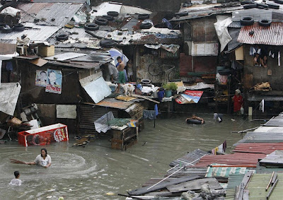 Τυφώνας έπνιξε τρία παιδιά στις Φιλιππίνες - Φωτογραφία 1