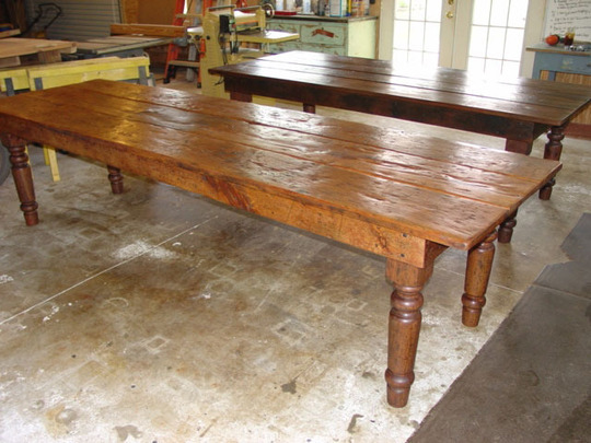 ΔΕΙΤΕ: Υπέροχα τραπέζια από ανακυκλωμένη ξυλεία - Φωτογραφία 1