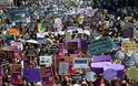 Μαζική διαδήλωση κατά της πλήρους απαγόρευσης των αμβλώσεων στην Τουρκία