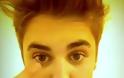 Ο Justin Bieber δεν μπορεί να κουνήσει τα φρύδια του