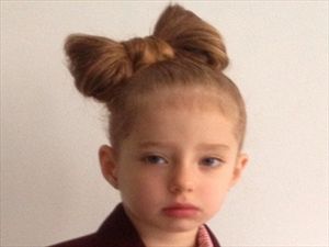 4χρονη αποβλήθηκε από το σχολείο λόγω κότσου - Φωτογραφία 1