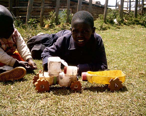 Τα παιδιά της Αφρικής δεν χρειάζονται ακριβά παιχνίδια - Φωτογραφία 3