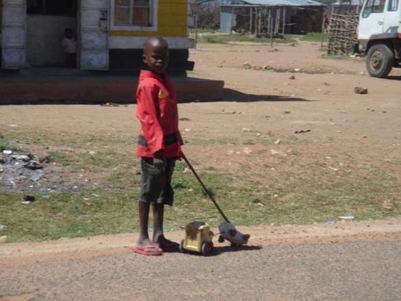 Τα παιδιά της Αφρικής δεν χρειάζονται ακριβά παιχνίδια - Φωτογραφία 5