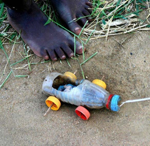 Τα παιδιά της Αφρικής δεν χρειάζονται ακριβά παιχνίδια - Φωτογραφία 7