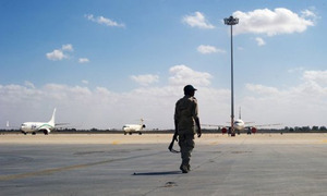 Λιβύη: Ένοπλοι περικύκλωσαν το αεροδρόμιο της Τρίπολης - Φωτογραφία 1